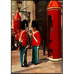 Kbenhavn - Vagtaflsning p Amalienborg Slotsplads - Rudolf Olsen 876