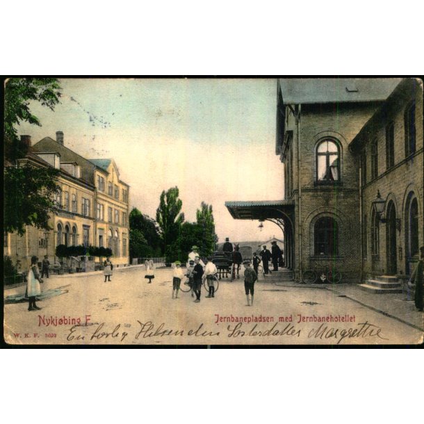 Nyk�bing F. - Jernbanepladsen med Jernbanhotellet - W.K.F. 3602 - Svage hj�rner !