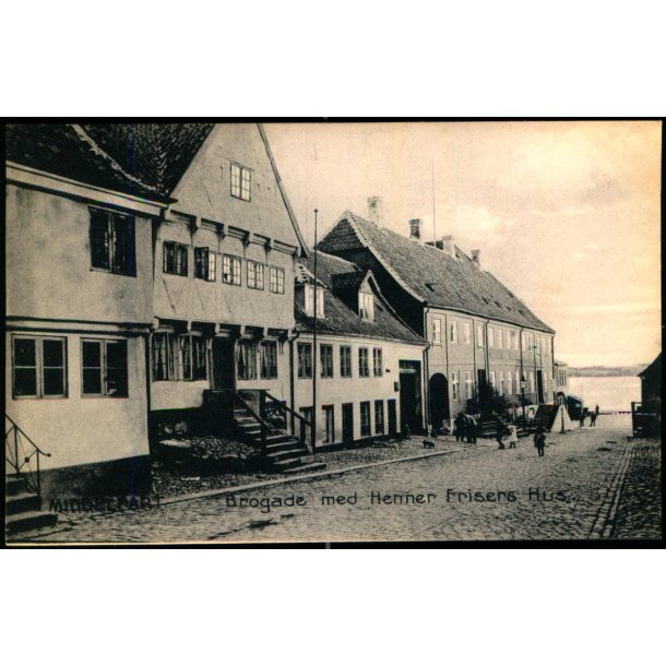 Middelfart - Brogade med Henne Frisers Hus - Carl S. Ladehoff 12620 - Ubrugt