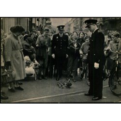 Kbenhavn - Andemor leder sin flok af llinger over gaden - Photoprint 153 - Ubrugt