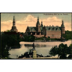 Frederiksborg Slot set fra Torvet - F. Hertz Bogh. u/n - Ubrugt