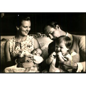 Tronflgeren Prinsesse Margrethe og Prins Henrik med Prinserne Frederik og Joachim - Ditlevsen 1969 
