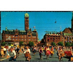 Kbenhavn - Cyklister p Rdhuspladsen -  Chr. Olsen 164 - Brugt