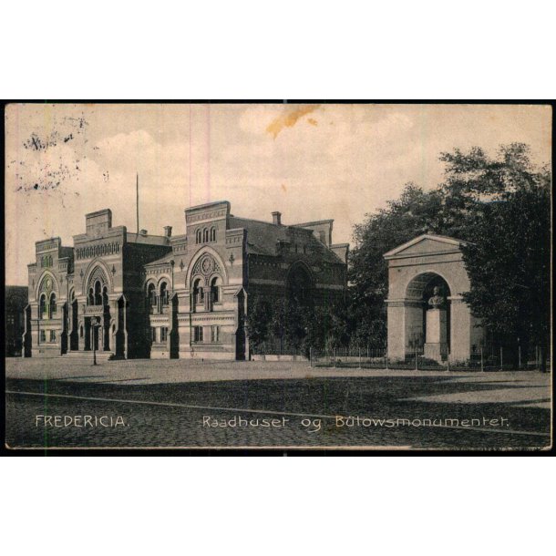 Fredericia - Raadhuset og B�lows Monument - P. Hestb�k 291 - Brugt