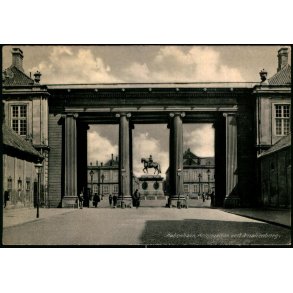 K�benhavn -  Kolonaden ved Amalienborg - Rudolf Olsen 6170