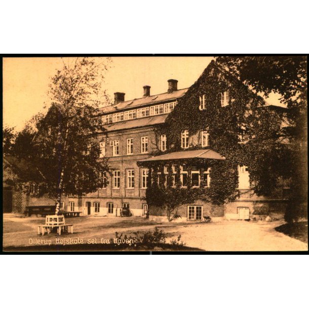 Ollerup H�jskole set fra Haven  - Anine Brydegaard 57954 - Ubrugt