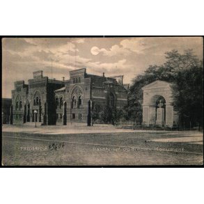 Fredericia - Raadhuset og B�lows Monument - C. St 291 - Brugt