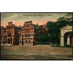 Fredericia - Raadhuset og B�lows Monument - Marie Petersen u/n - Ubrugt