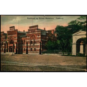 Fredericia - Raadhuset og B�lows Monument - Marie Petersen u/n - Ubrugt