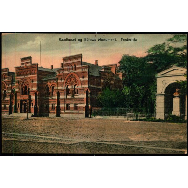 Fredericia - Raadhuset og B�lows Monument - Marie Petersen u/n - Ubrugt