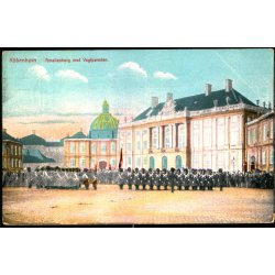 Kbenhavn - Amalienborg med Vagtparaden - u/n