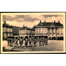 Kbenhavn - Amalienborg med Vagtparaden - Eneret 12