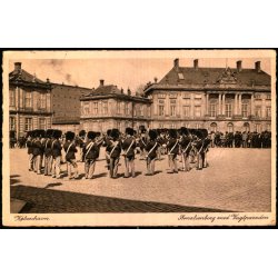 Kbenhavn - Amalienborg med Vagtparaden - Rudolf Olsen 18