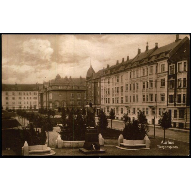 Aarhus - Tietgenplads - Ernst Larsen 19 - Ubrugt
