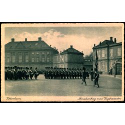 Kbenhavn - Amalienborg med Vagtparaden - Rudolf Olsen 15