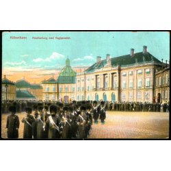 Kbenhavn - Amalienborg med Vagtparaden - u/n