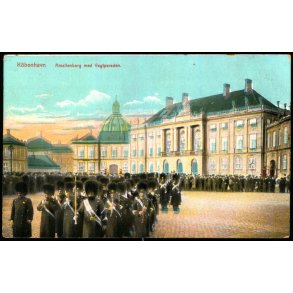 Kbenhavn - Amalienborg med Vagtparaden - u/n