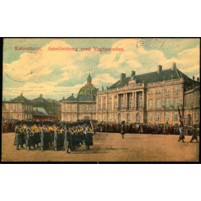 Kbenhavn - Amalienborg med Vagtparaden - u/n
