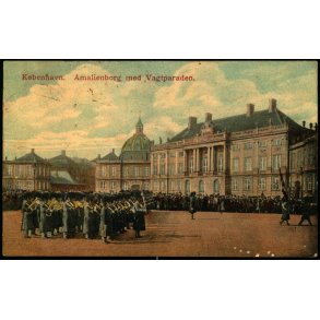 Kbenhavn - Amalienborg med Vagtparaden - u/n