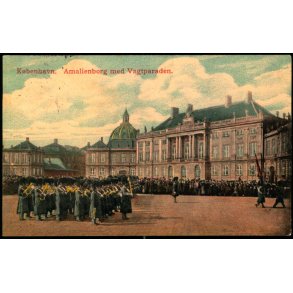 Kbenhavn - Amalienborg med Vagtparaden - u/n