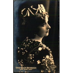 Gerda Krum-Nathansen i Den glade Enke  - Alex Vincent 467 - Brugt