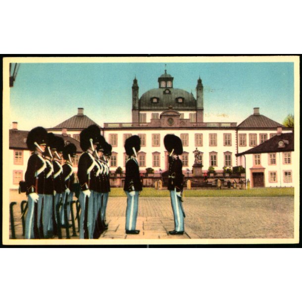 Fredensborg - Vagtskifte ved Fredensborg Slot - K. Witt-Mller 6700-49