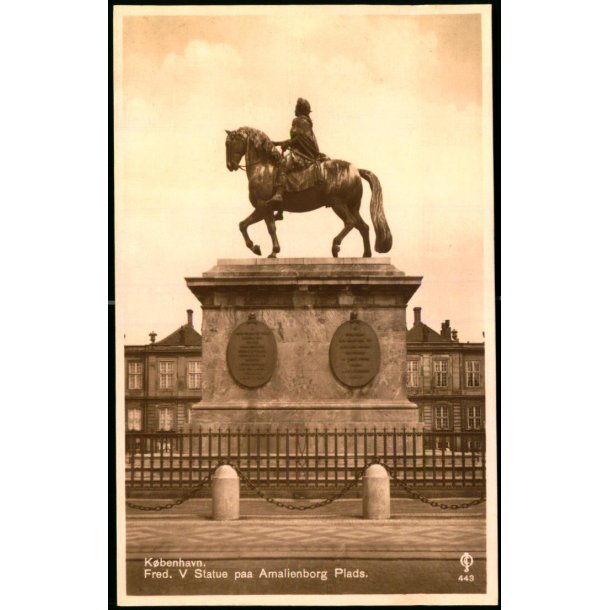 K�benhavn - Fred. V Statue paa Amalienborg Plads - Chr. Olsen 443