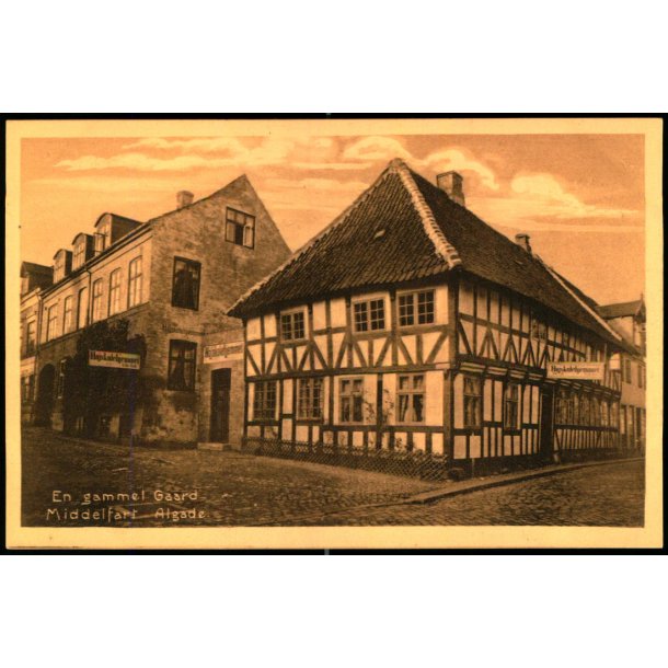 En gammel Gaard - Middelfart - Algade - Carl S. Ladehoffs Bogh. 12515 - Ubrugt