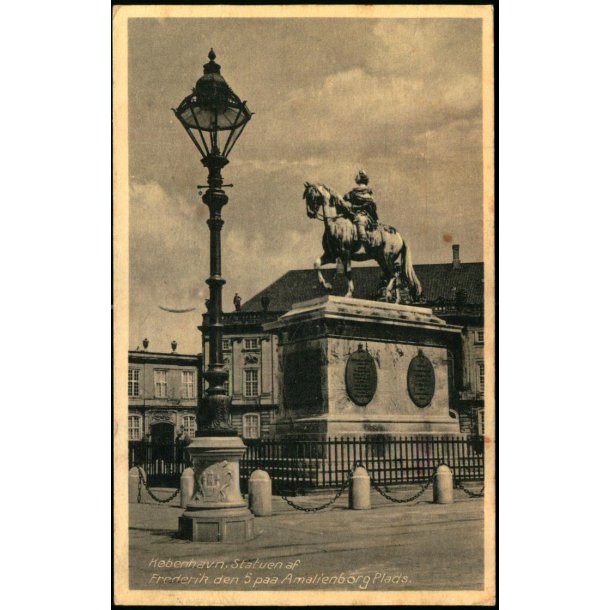 Kbenhavn - Statue af Frederik den 5. paa Amalienborg Plads - u/n