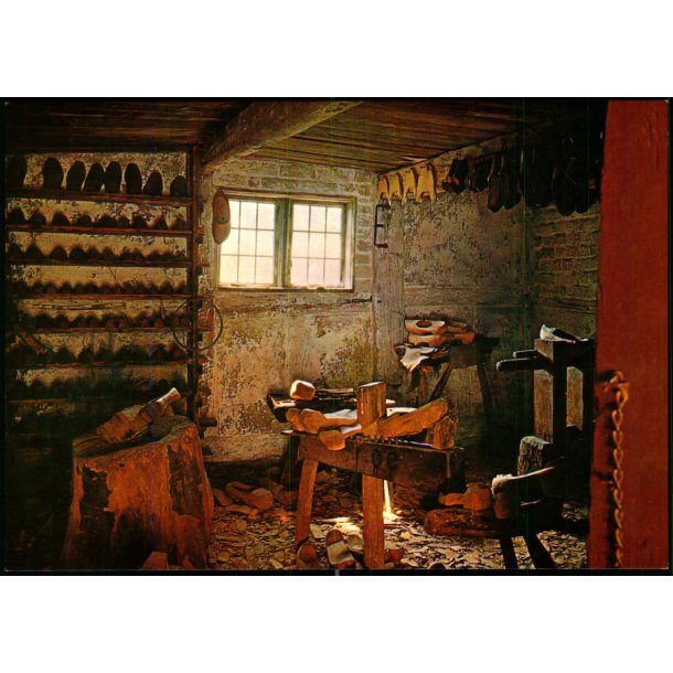 Hus fra kirke-S�by - Traskov�rksted - Frilandsmuseet - Gr�nlund 9- 332 - Ubrugt