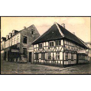 En gammel Gaard - Middelfart - Algade - Carl S. Ladehoffs Bogh. 12515 - Ubrugt