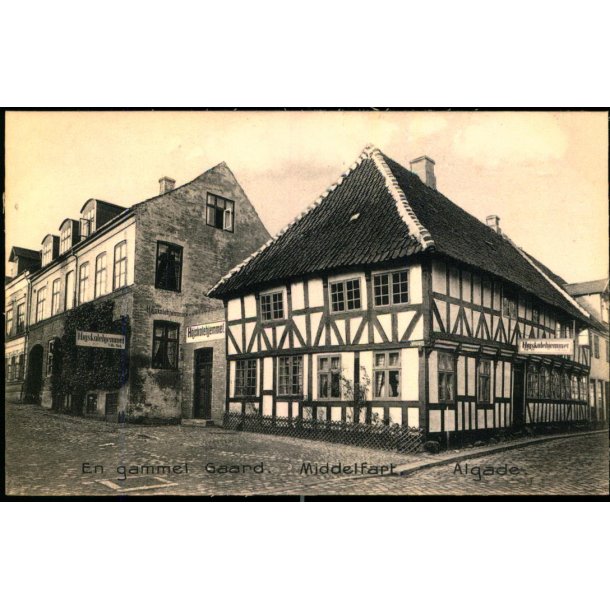 En gammel Gaard - Middelfart - Algade - Carl S. Ladehoffs Bogh. 12515 - Ubrugt