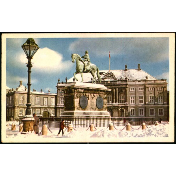 Kbenhavn - Amalienborg Slot med den Bermte Statue af Kong Frederik den 5 te - K. Witt- Mller 3188