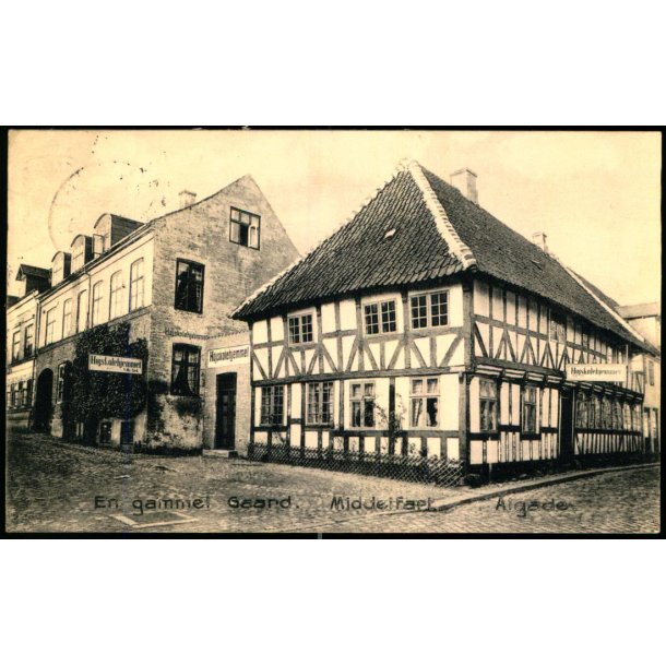 En gammel Gaard - Middelfart - Algade - Carl S. Ladehoffs Bogh. 12515 - Brugt