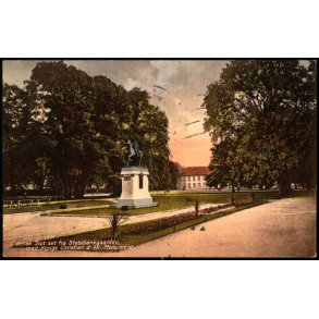 Odense Slot set fra Statsbanegaarden med Chr. IX Monument -  Chr. Pedersens Kunstforlag a 36 - Brugt