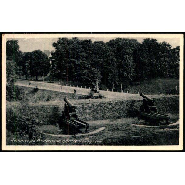 Kanoner p� Fredericia gamle voldgrave - Rudolf Olsen 7214 - Brugt