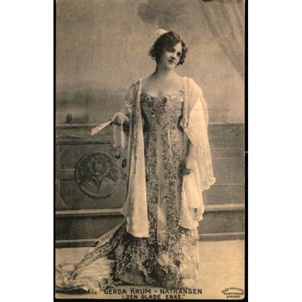 Gerda Krum-Nathansen i Den glade Enke  - Alex Vincent 1353 - Ubrugt