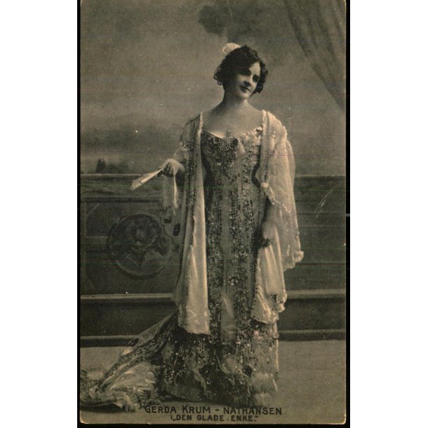 Gerda Krum-Nathansen i Den glade Enke  - Alex Vincent 1353 - Brugt
