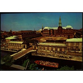 Christiansborg Slot set fra Ridebanen - Eiders Forlag 160