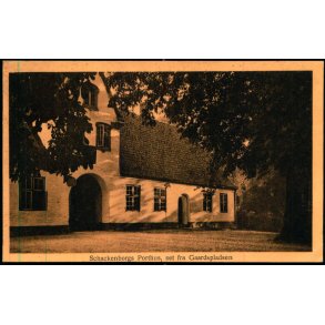 Schackenborg - Porthuset set fra Gaardspladsen - Q 93 - Brugt