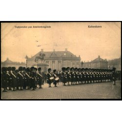 Kbenhavn - Vagtparaden paa Amalienborg - C.R. 151