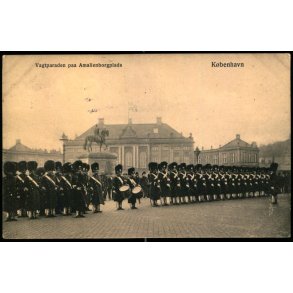 Kbenhavn - Vagtparaden paa Amalienborg - C.R. 151