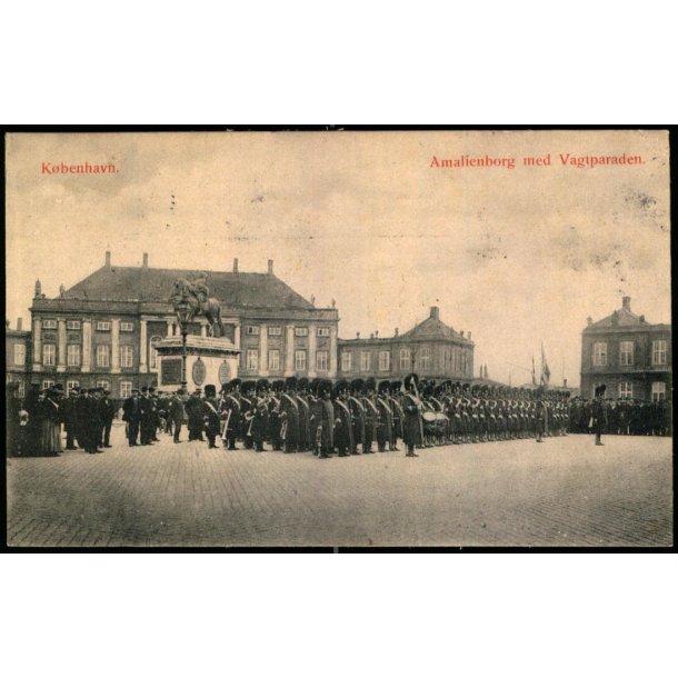 Kbenhavn - Amalienborg med Vagtparaden - u/n