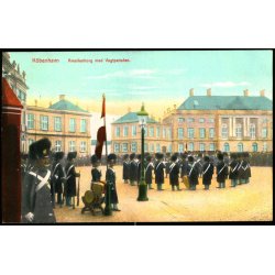 Kbenhavn - Amalienborg med Vagtparaden - u/n