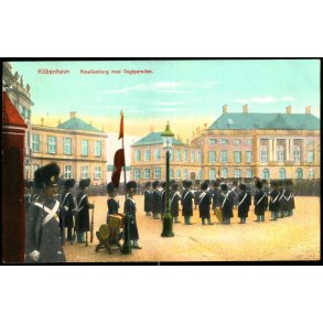 Kbenhavn - Amalienborg med Vagtparaden - u/n