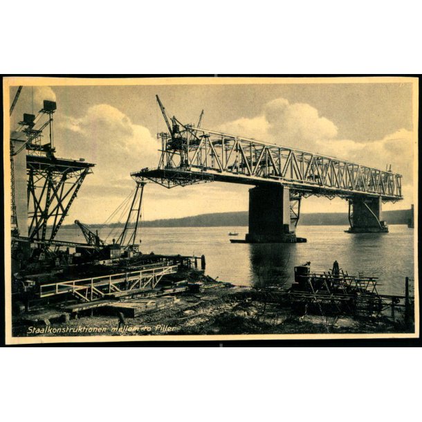 Staalkonstruktionen mellem to Piller - O.P. u/n- Ubrugt