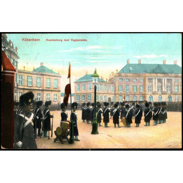Kbenhavn - Amalienborg med Vagtparaden - u/n