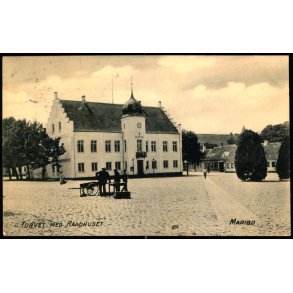  Maribo - Torvet med Raadhuset - u/n - Brugt