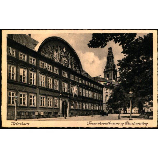 K�benhavn - Finanshovedkassen og Christiansborg  - Rudolf Olsen 102