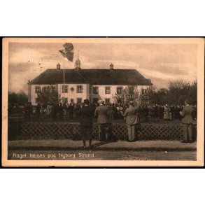 Flaget hejses paa Nyborg Strand - V. Sch�nnemanns Bogh. 58451 - Brugt